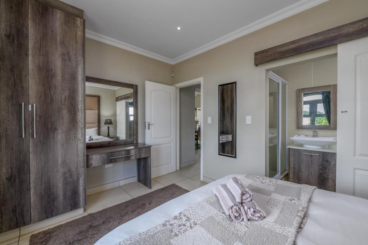 Villa Caylee Caribbean Estates - Ultra-Luxurious - Rimas Interiors Designs - Private Beachfront Escape - Premium Serviced For 8 Guests Port Edward Exteriér fotografie